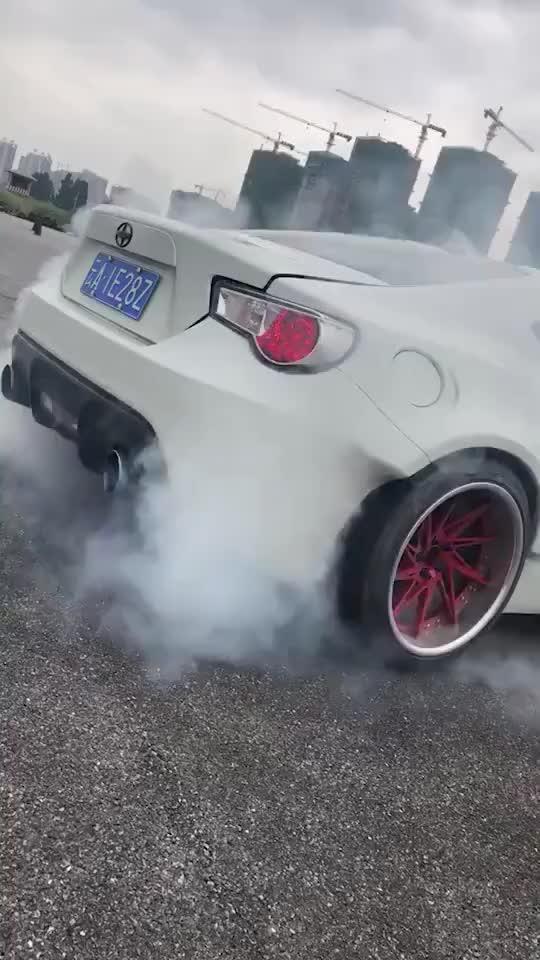 国产喷水车视频-第1张图片-精品欧洲AV无码