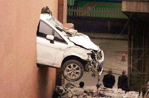 国产车奇葩车祸视频曝光-第2张图片-精品欧洲AV无码