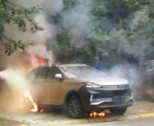 国产汽车爆燃视频下载,揭秘事故原因与防范措施-第2张图片-精品欧洲AV无码